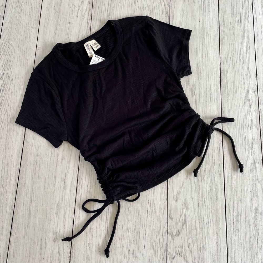 Sky and Sparrow Cinch Side Tee